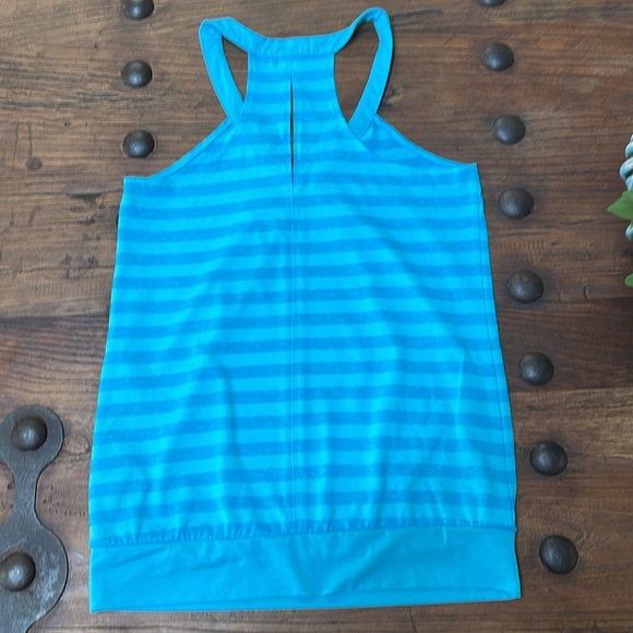 Athletic top by Old Navy in size small - Picture 2 of 3